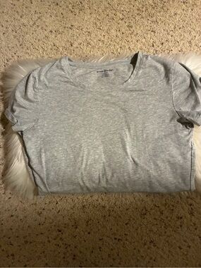 Amazon Essentials Women's Light Heather Gray Short Sleeve Crewneck Tee